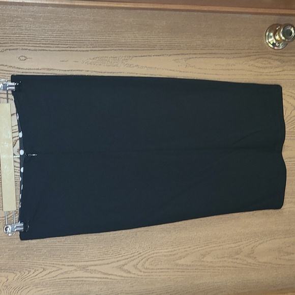 Black Skeleton Print Women's Skirt - Picture 2 of 4